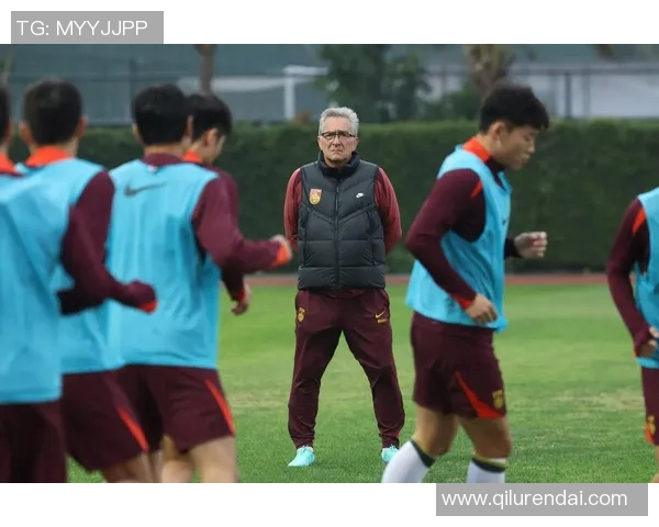 球员众多受伤影响中超赛事，俱乐部备战艰难压力大